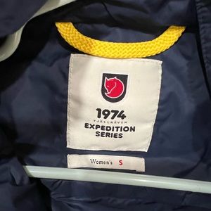 Women’s Fjallraven jacket (small)
